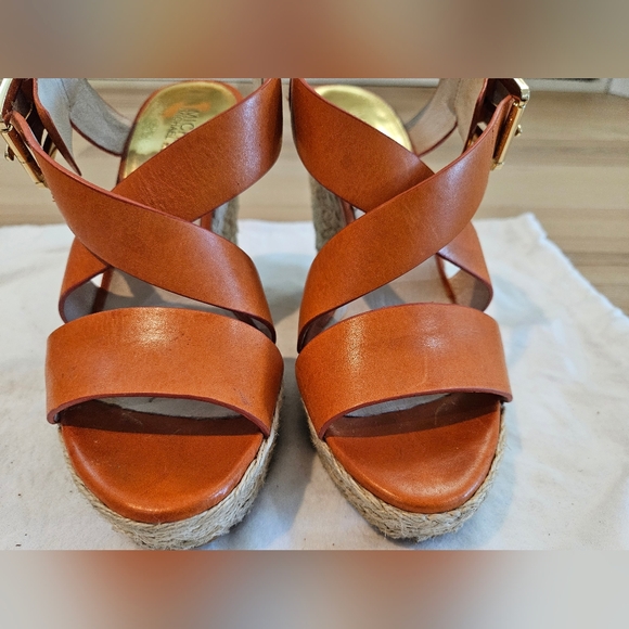Michael Kors Giovanna Wedges Leather Sandals size 5.5 medium. Like new. - Picture 3 of 9